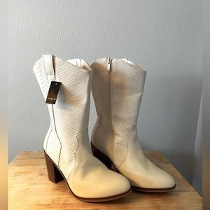NWT Torrid cowboy boots white faux snakeskin size 9WW WIDE WIDTH and WIDE CALF